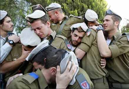 idf-mourning-casualty Did you know that IDF-soldiers can cry? More than anyone, The Jewish people knows what it means to be under fire.