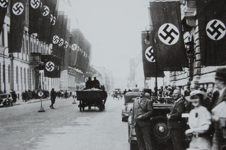 The Germans welcomed the Nazi-rule in 1933. Would a continued Jewish boycott have made any difference? 
