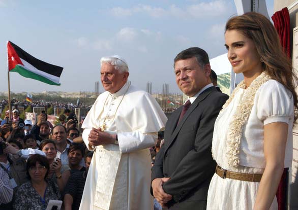 Queen Rania togehter with to other vocal voiced against Israel. The Pope and King Abdullah of Jordan