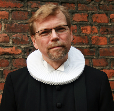 Danish Bishop candidate Kaj Bollman wants to expose the Danish Parliament to Islamic «blessings». 