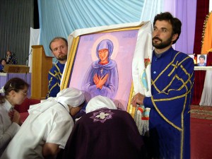 Catholic faithful deceived to kiss an image of Mary in Russia