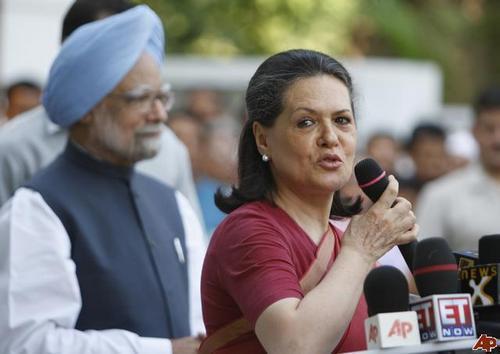 sonia-gandhi-manmohan-singh-2009-5-16-8-22-27