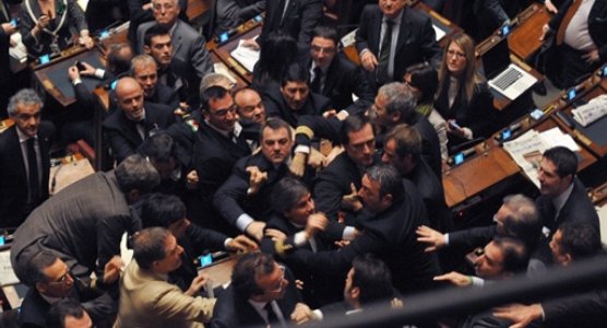 italie_parlement_bagarre