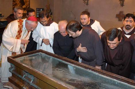 Archbishop Domenico D'Ambrosio (left) with Padre Pio's casket.
