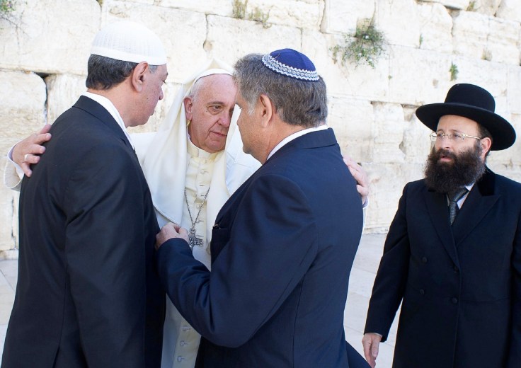 The religious movements unites at the Wstern wall, and Pope Francis visited the Old city of Jerusalem. 