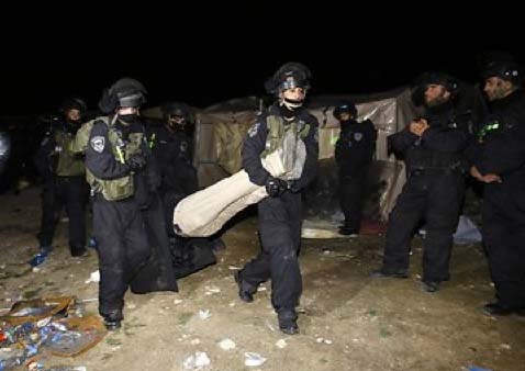 An Arab is lucky to be carried away by the Israeli police in the E1 area.. 