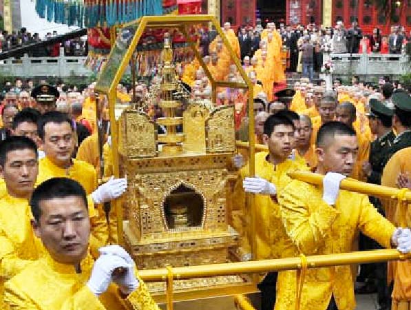 The "Holy" skull bone of Buddha is paraded in China.