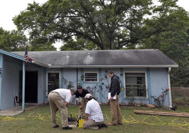 Inside this house in Floria, the Earth swallowed a man. 