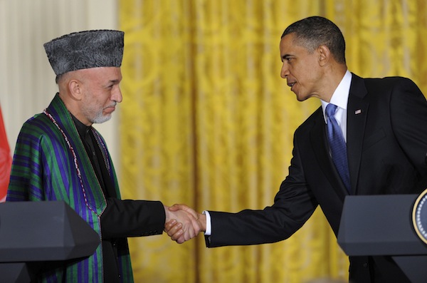 The winner of the Nobel price of peace, shakes hands with of on his CIA-agents.