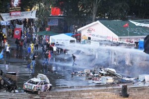 The Islamic police used water cannon and tear gas to get rid of the Turkish  freedom fighters 