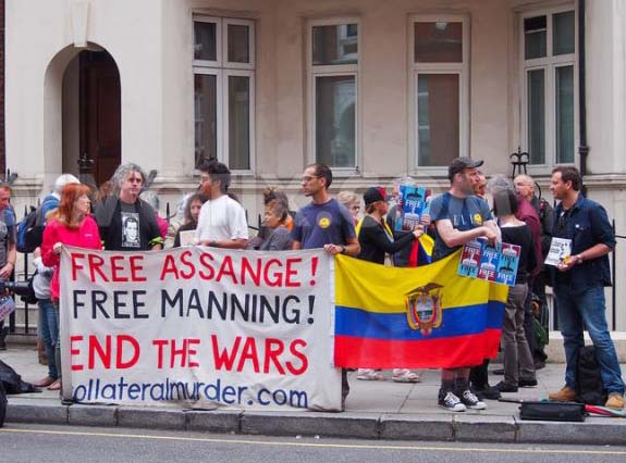 Many ordinary men have taken to the street, to voice support for the hero's who expose the evil doers around President Barack Hussein Obama.