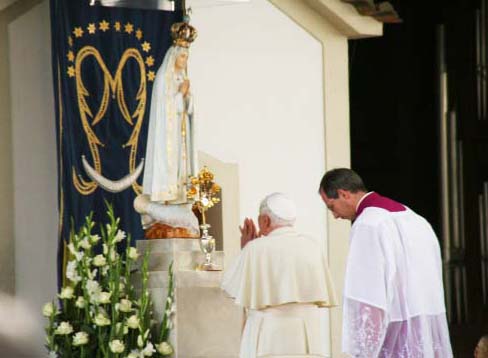 Pope Emeritus pray to a piece of wood at Fatima in Portugal.