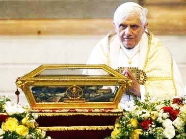 This praying pope is the head of the skull and bone society. 