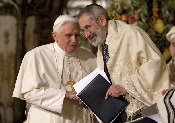 Pope Benedict XVI shakes hands with chief rabbi Riccardo Di Segni at Rome's main synagogue