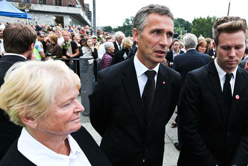 The majority of Norwegians rejected the new totalitarian attitudes of Eskil Pedersen (right). PM Stoltenbegr (center), and former PM Brindtland (left).