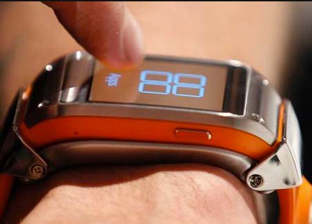 People are now invited to put their new perfect ID-card on their wrist.