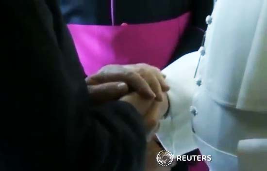 A warm handshake between to spiritual allies in the war on Zionism. 