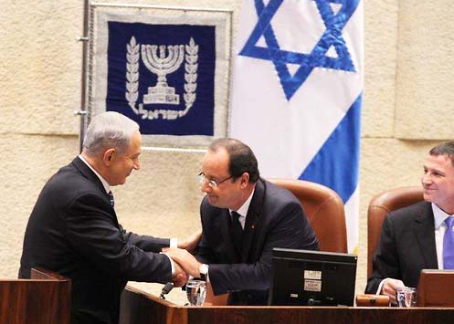 Benjamin Netanyahu welcomes the President of France in the Knesset. 