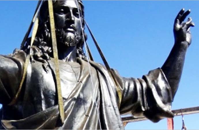 A huge Catholic idol has been errected on a mountain in Syria. 