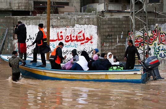 Israel help the victims of the recent flood in Gaza. 