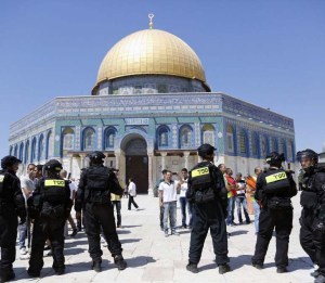 Islamic filth exposed on the Holiest site of Judaism. 