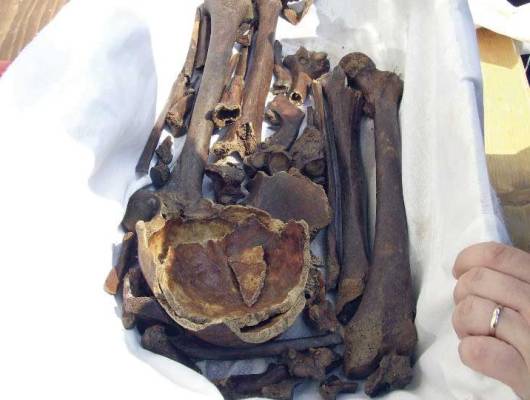 The collections of his "holy bones" are not put for display in a golden box. 