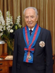 Israeli President Shimon Peres Receives Honorary British Order of Chivalry From Queen Elizabeth II