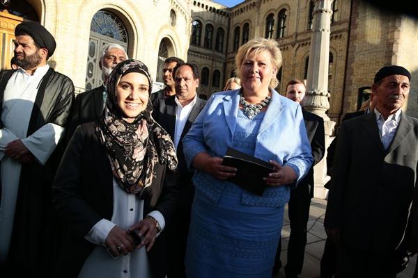 Norwegian PM Mrs. Erna Solberg hailed the supportes of Khomeiny by quoting from the Koran. 