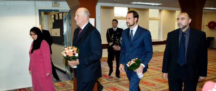 The Norwegian king and crown prince on an earlier visit to the Oslo Mosqe 