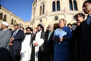 The PM of Norway Erna Solberg quoted from the Koran as she sided with the Imamas of Norway in front of the Parliamant. 