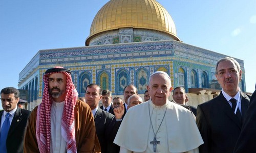 The Pope never calls for Jewish or Christian prayers when he visits the Temple Mount to 