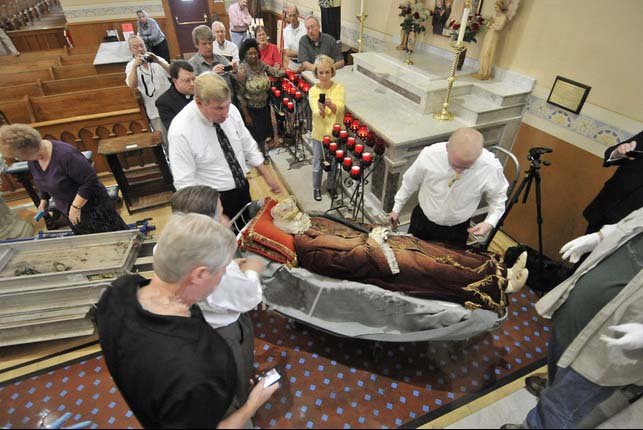 The corpse is transported up the altar of the rleigious shrine. 
