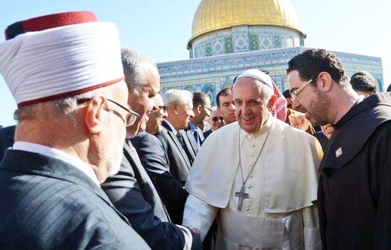 The Pope pray with, support and induleg with the enemies of God of the Bible. 