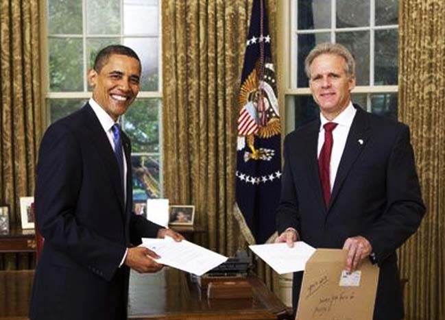 Former Israeli US-ambassador Michael Oren and Obama in better times. 