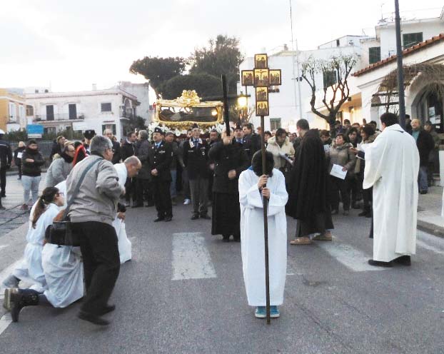 The Roman Catholics are told to kneel and bow their head in prayers. 
