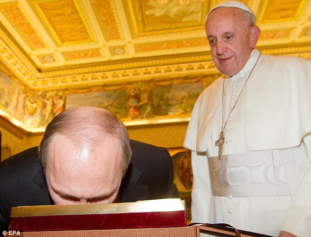 The Russian leader bow and kiss the gift. 