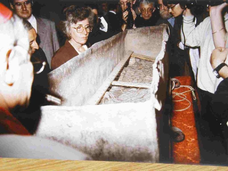 The bones and skull are covered inside the coffin. 