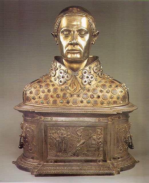 The byst who contains the skull of Januarus and the container with his claiemd bones