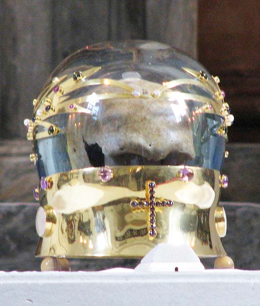 The claimed skull of Luke is kept inside glass and gold. 