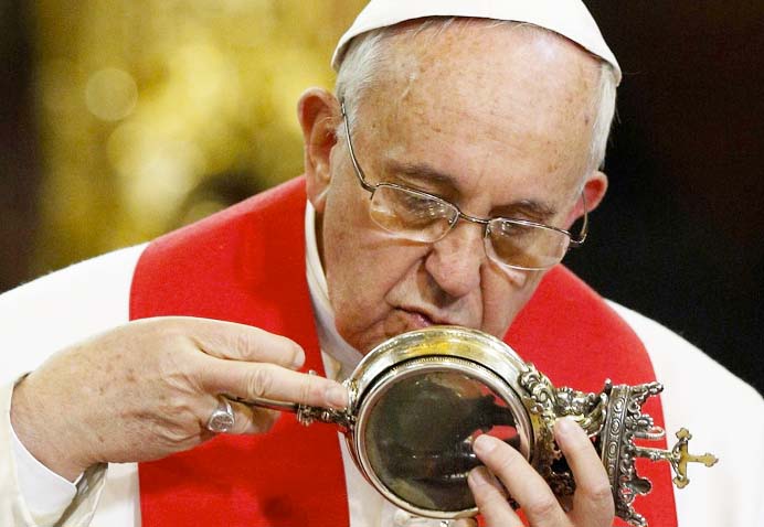  The Pope kiss a container with claimed 