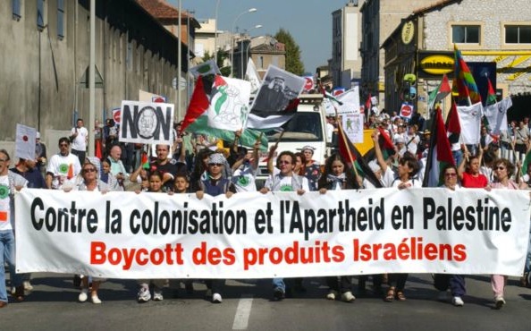 Deceived by Muslims, secular citizens of France call for boycott of Israeli products.