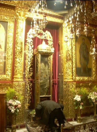 The religious people bow down and kiss the feet of the corpse. 